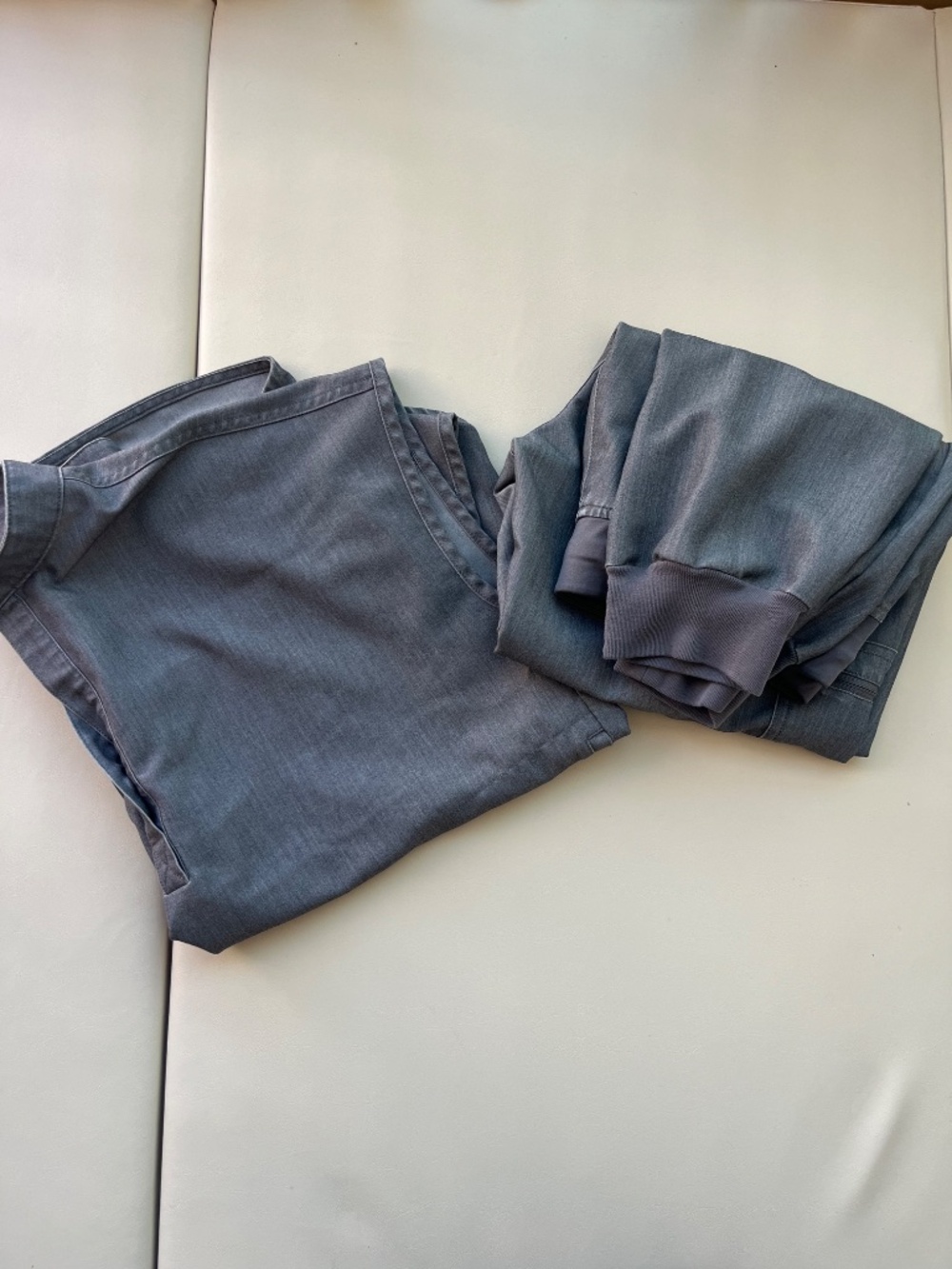FIGS scrubs - Picture 4 of 4